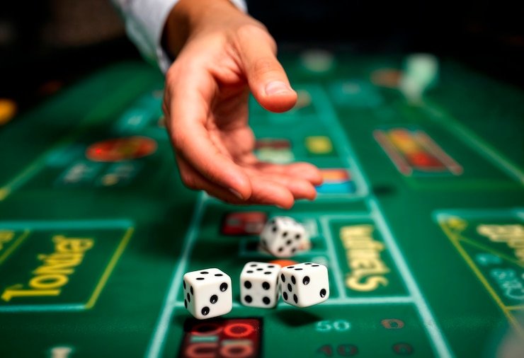 Dealer profesional kami siap melayani Anda setiap saat Dealer live qqasia88 dalam studio multi-kamera yang profesional